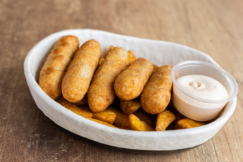 Mozzarella sticks — crispy breaded mozzarella with marinara